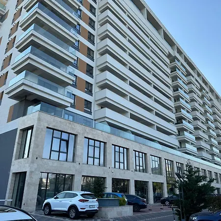 Luxury Glam Center Area - Parking Option