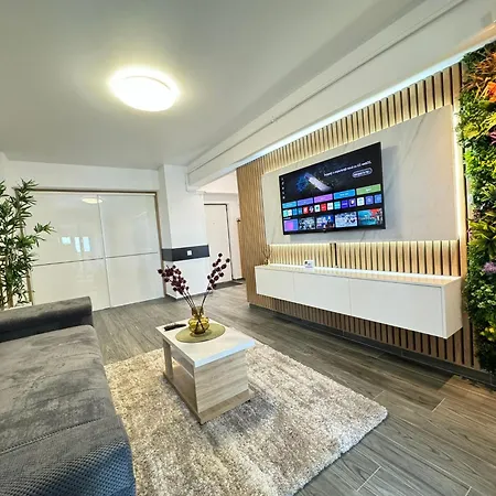 Luxury Glam Center Area - Parking Option