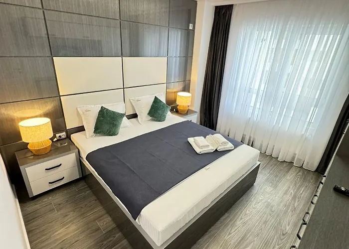 Luxury Glam Center Area *