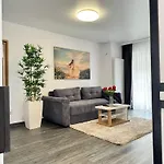 Luxury Glam Center Area Апартаменти