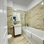 Luxury Glam Center Area Апартаменти