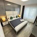 Luxury Glam Center Area *